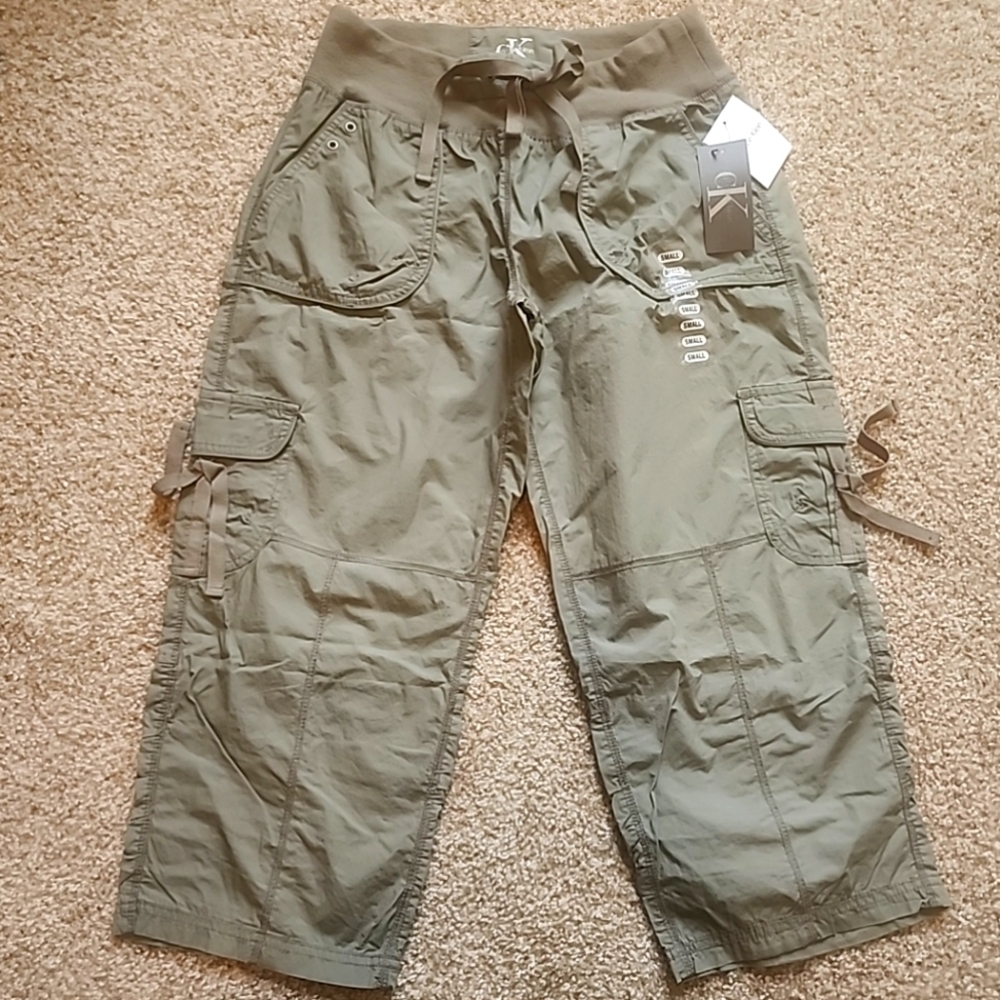 NWT Calvin Klein Women's Capri Cargo Pants Sz S Light Weight  Khaki Green Color